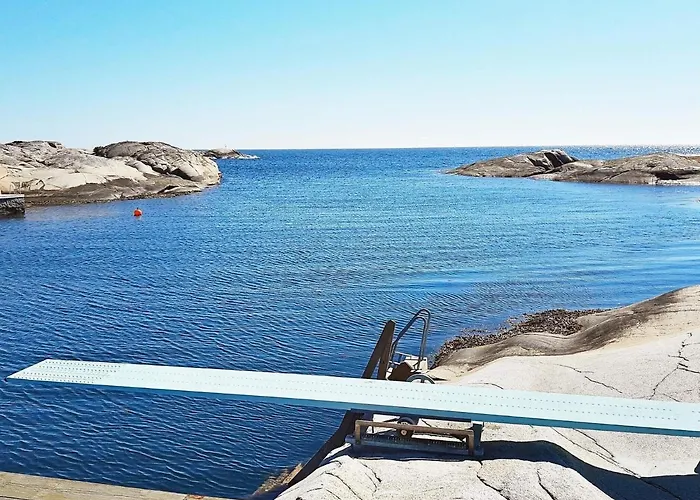 8 Person In Sondeled-by Traum *